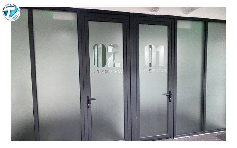 Decal dán kính bên ngoài nhìn vào không thấy